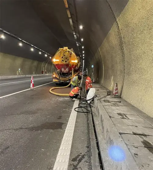 睢宁隧道排水渠清淤